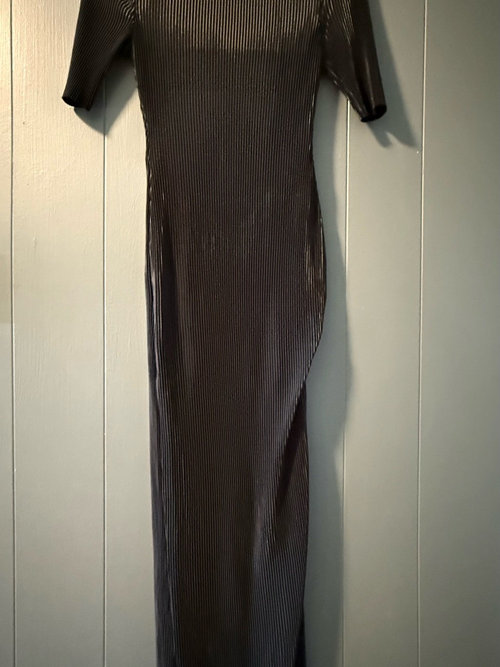 Sleek Black Ribbed Maxi Dress with Side Slit